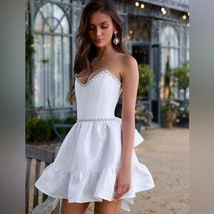 Chic Strapless White Dress with Pearl Accents